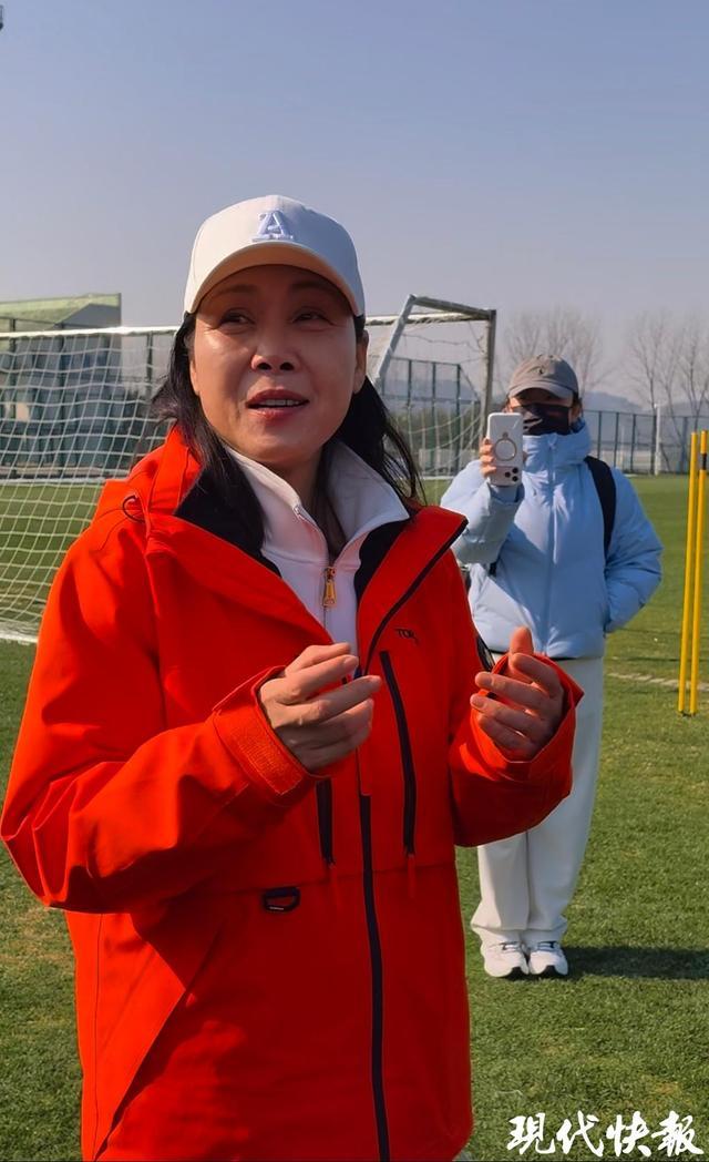 开云-田震与江苏女足梦幻联动，邀请女足球员看演唱会