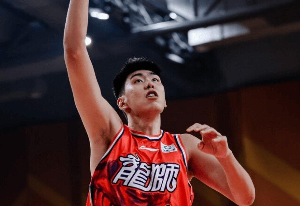开云-两战轰37+24！中国男篮22岁2米26中锋崛起：郭艾伦助他再蜕变